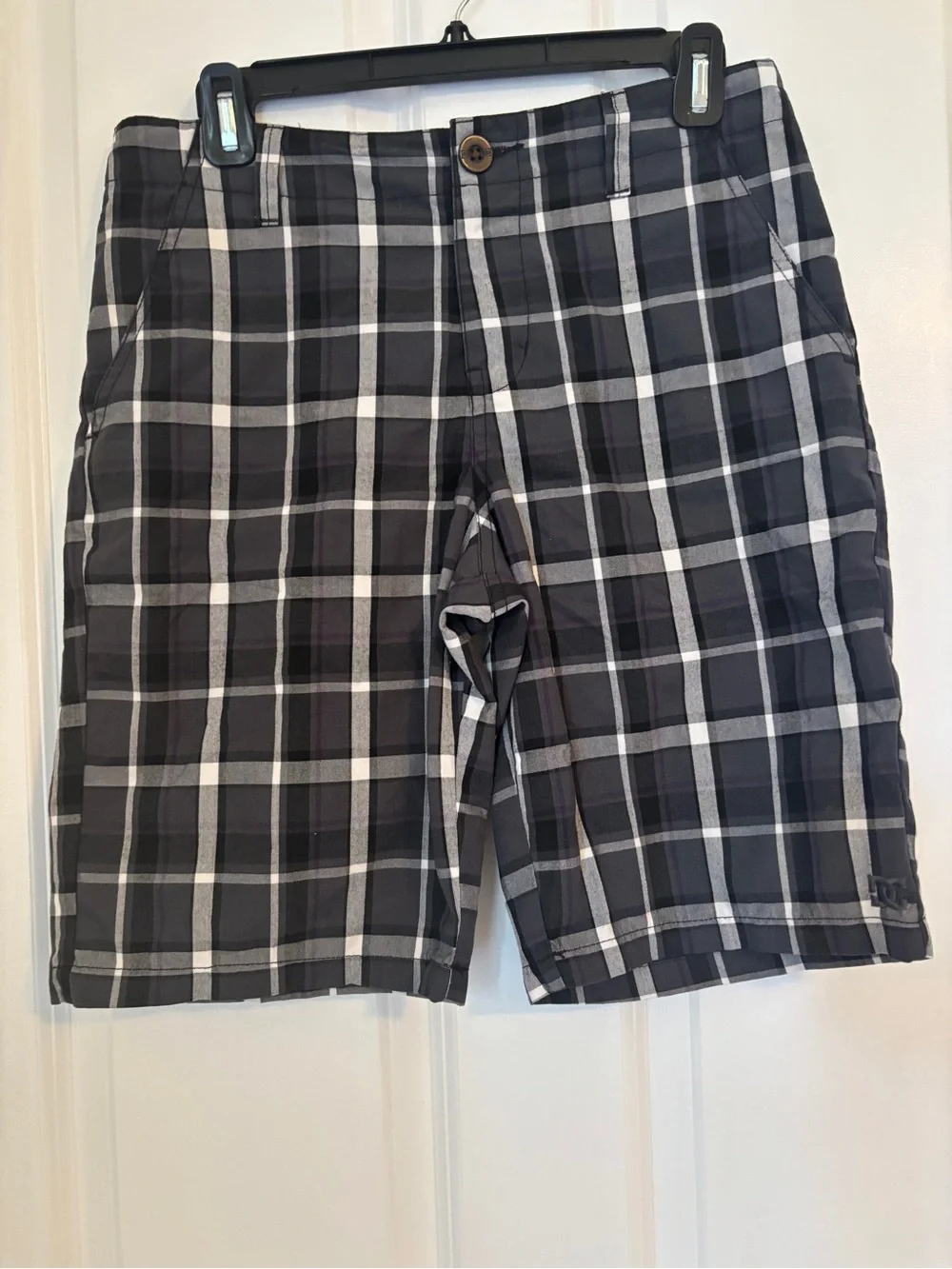 DC Men's Black and Gray Plaid Flat-Front Shorts.  Size 28. Poly Blend, Pockets.